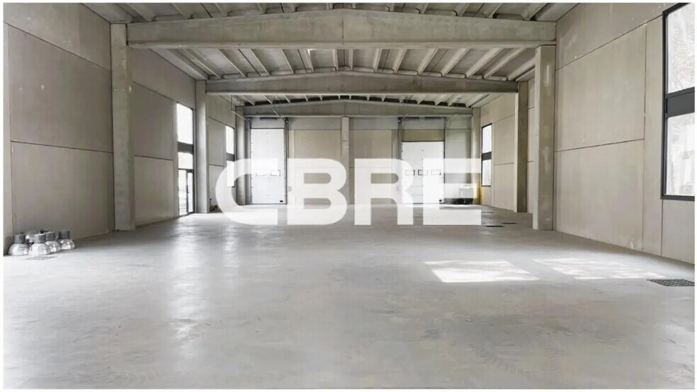 Flex in Mougins for lease - Building Photo - Image 1 of 5