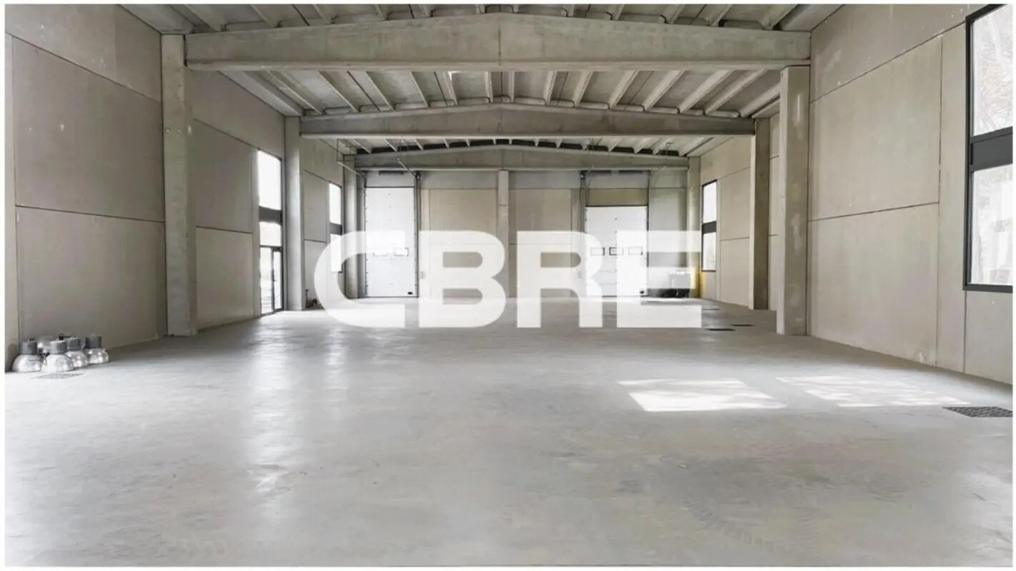 Flex in Mougins for lease Building Photo- Image 1 of 6