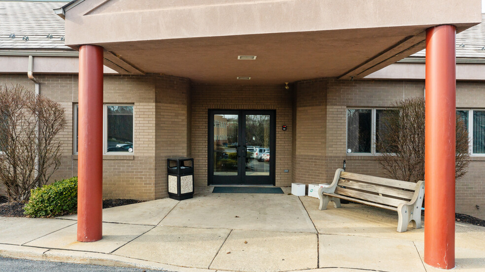 21 Corporate Dr, Palmer Township, PA for sale - Building Photo - Image 1 of 1