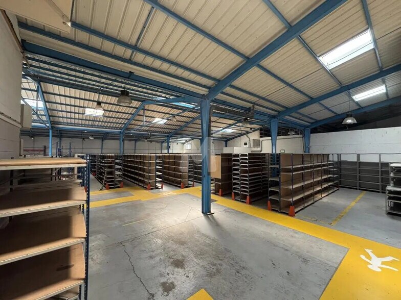 Office in Morangis for lease - Building Photo - Image 3 of 11