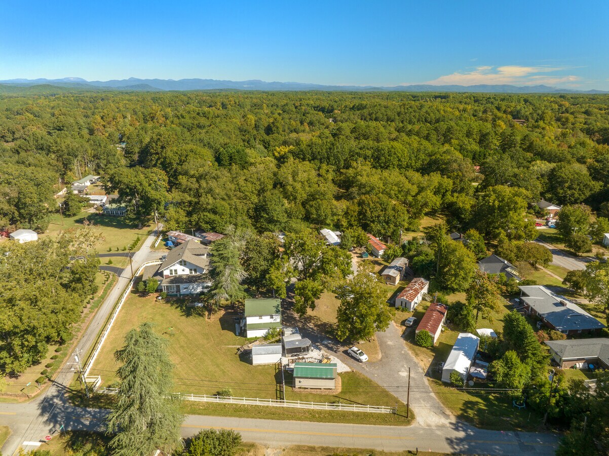 15 Susie Cir, Walhalla, SC 29691