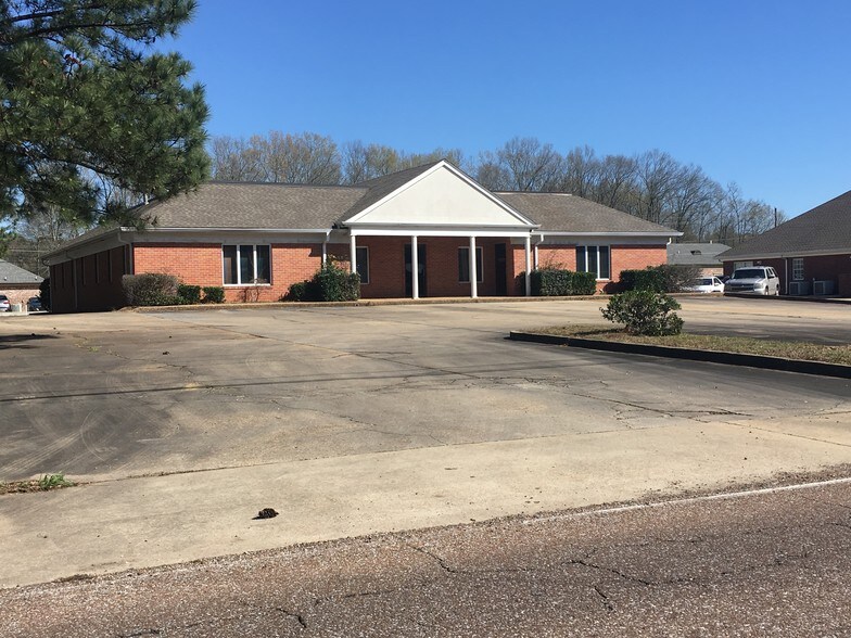 2200 5th St N, Columbus, MS 39705