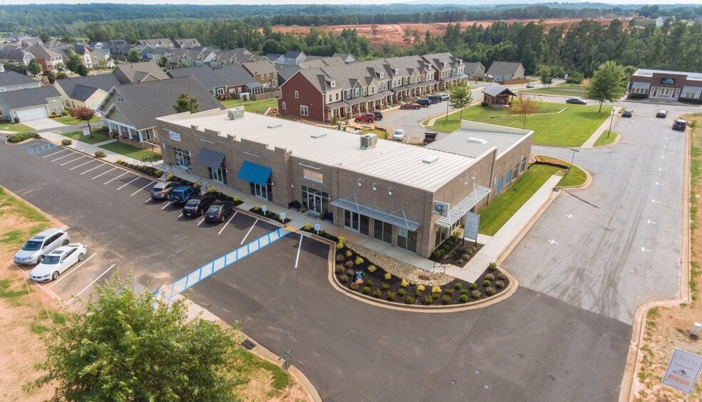 102-104 Wicker Park Ave, Greer, SC for sale - Building Photo - Image 1 of 1