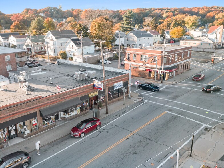 570582 Smithfield Ave, Pawtucket, RI 02860 6 UNIT FULLY RENTED