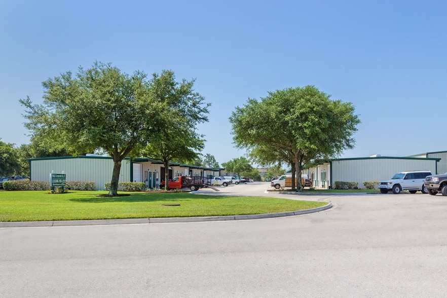 8802 Corporate Square Ct, Jacksonville, FL for lease - Primary Photo - Image 1 of 24