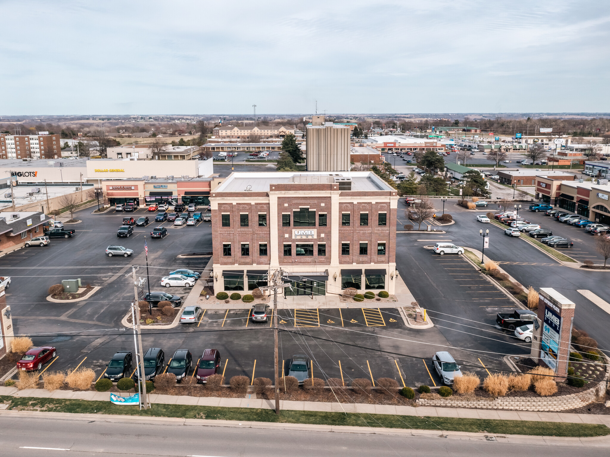 1211 N Belt Hwy, Saint Joseph, MO for lease Building Photo- Image 1 of 1