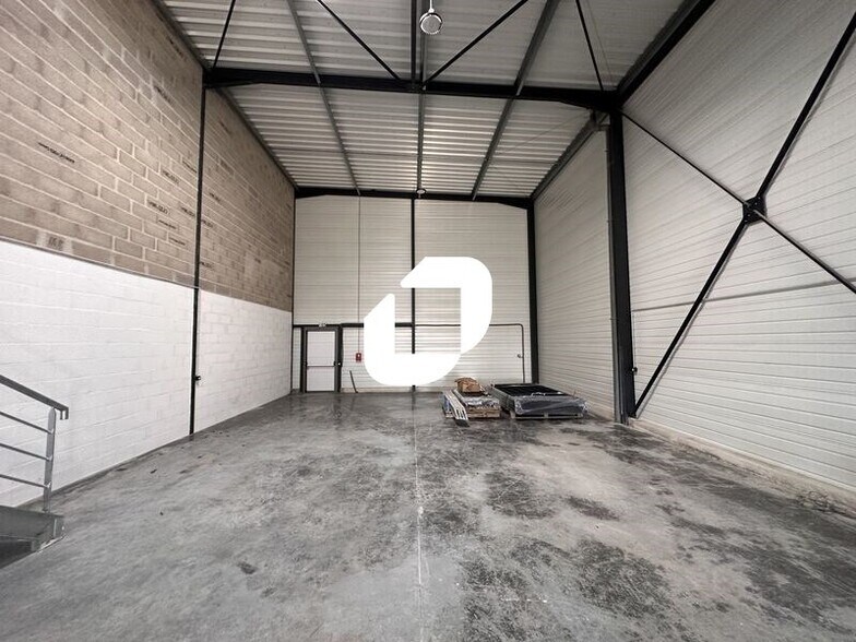 Flex in Pompignac for lease - Interior Photo - Image 3 of 4