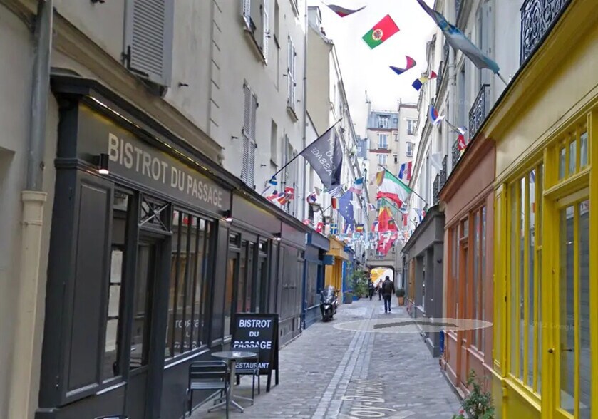 Retail in Paris for lease - Building Photo - Image 2 of 3