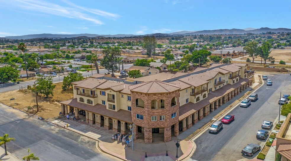 876 S D St, Perris, CA 92570