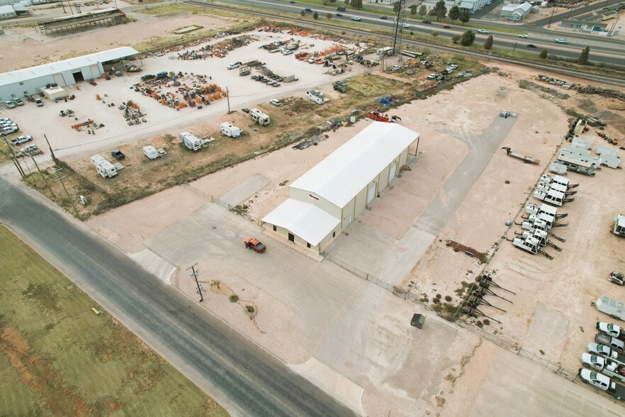 2811 E Pearl St, Odessa, TX for lease - Building Photo - Image 2 of 5