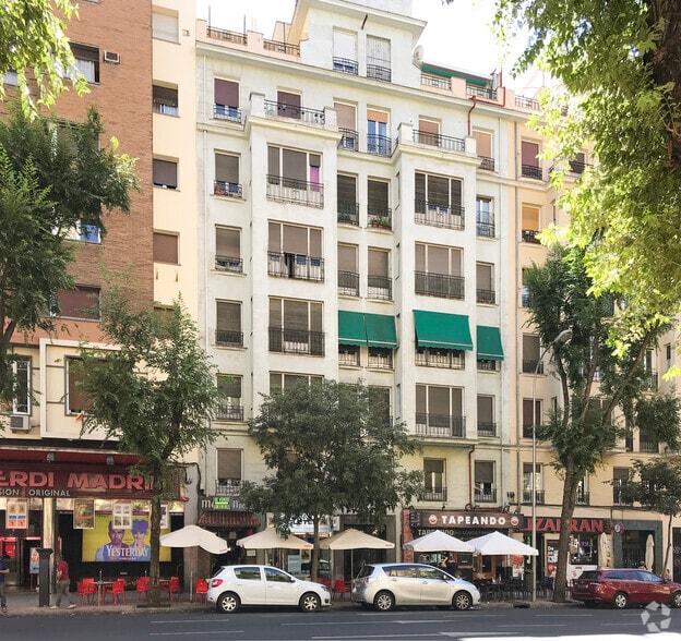 Retail in Madrid, Madrid for lease - Primary Photo - Image 1 of 2