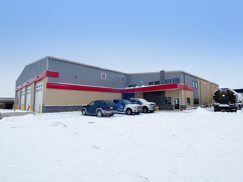 360 Falconer Cres, Fort McMurray, AB for lease - Building Photo - Image 3 of 4