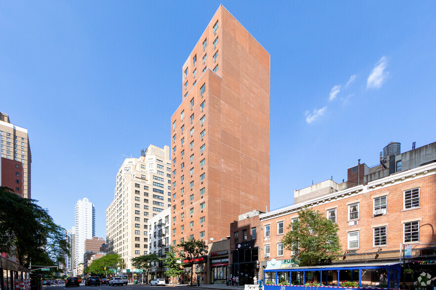 385 Third Ave, New York, NY for sale - Primary Photo - Image 1 of 1