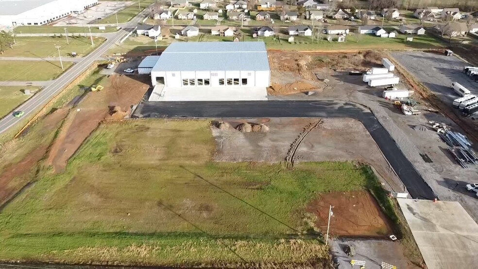 233 Kirby Dr, Portland, TN for sale - Building Photo - Image 1 of 4