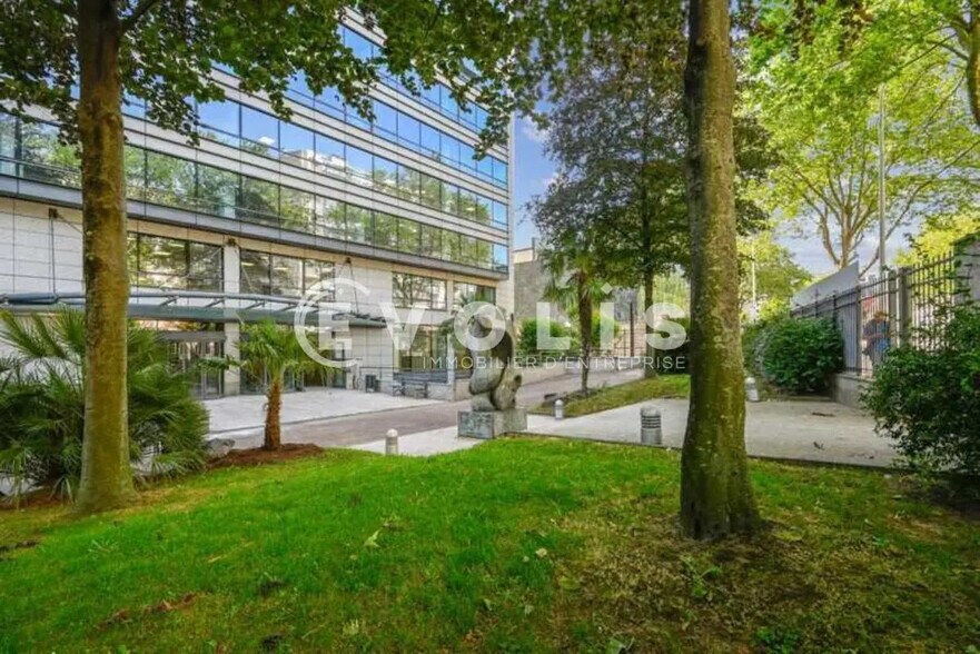Office in Montrouge for sale - Building Photo - Image 3 of 12