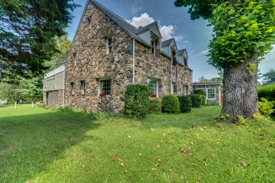 3998 Jefferson Davis Hwy, Stafford, VA for sale - Building Photo - Image 1 of 1