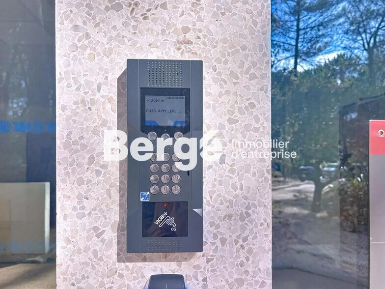 Office in SOPHIA ANTIPOLIS for lease - Building Photo - Image 2 of 13