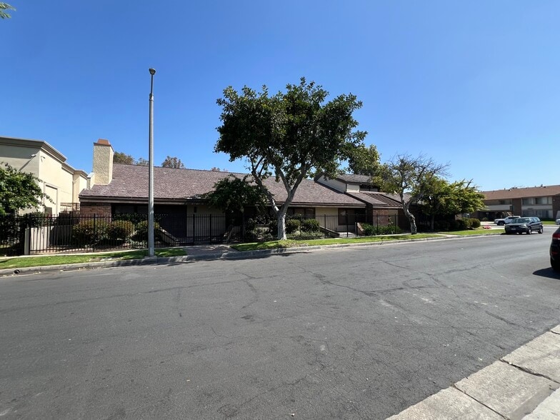 1631 E 18th St, Santa Ana, CA for sale - Building Photo - Image 2 of 12