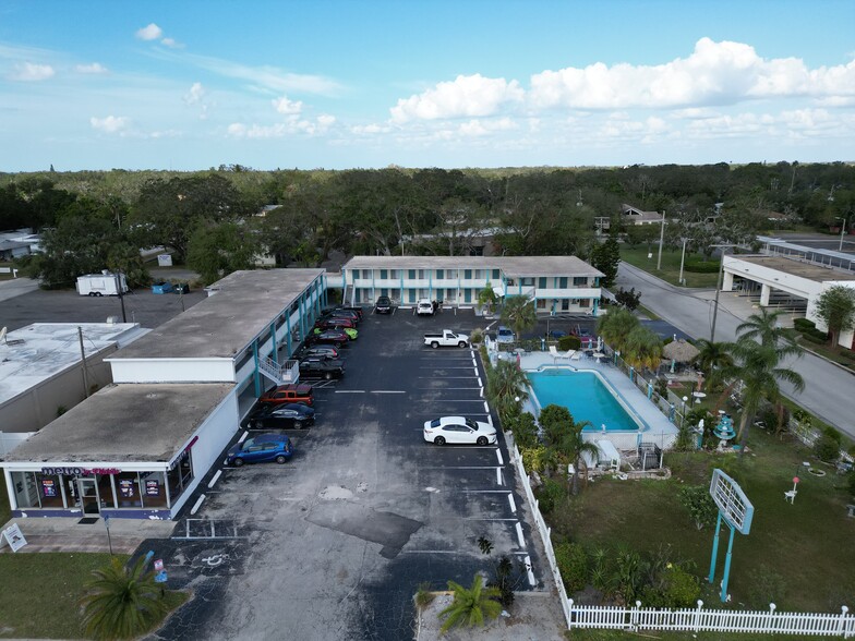 1630 Gulf To Bay Blvd, Clearwater, FL for sale - Building Photo - Image 2 of 9