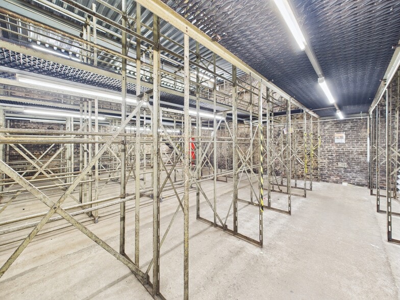 87-89 Whitesands, Dumfries for lease - Interior Photo - Image 3 of 6