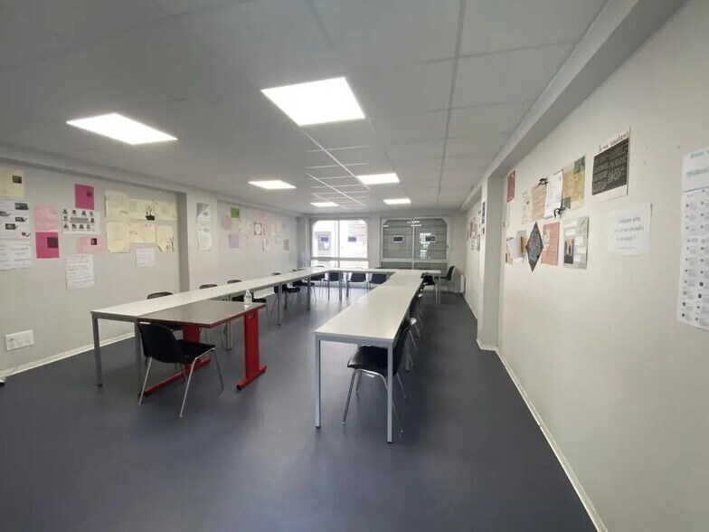 3 Rue Du Four, Rouen for lease - Interior Photo - Image 2 of 4