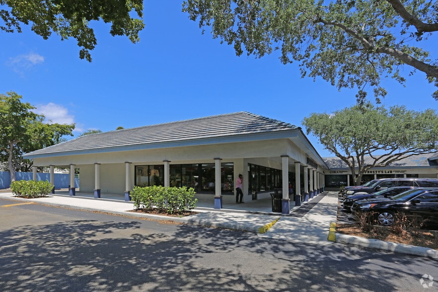 8000-8040 NW 154th St, Miami Lakes, FL for lease - Primary Photo - Image 2 of 4