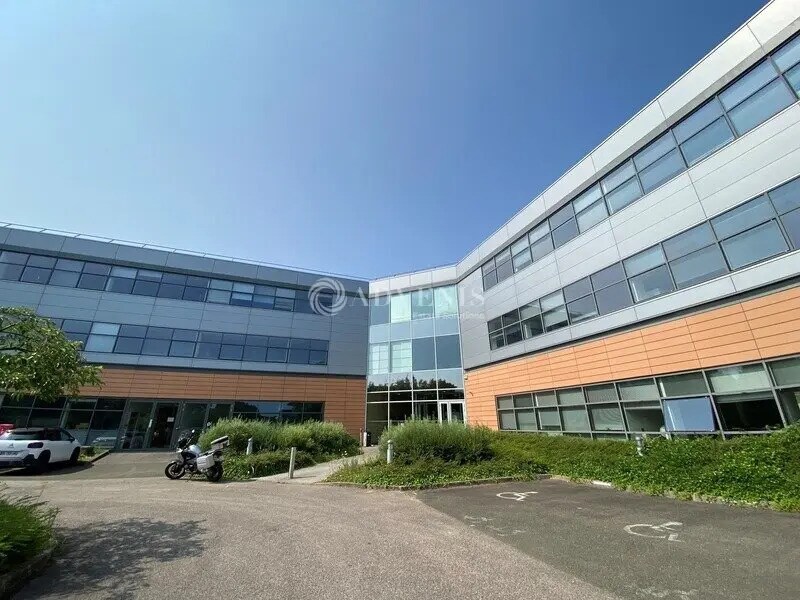 Office in Élancourt for lease Building Photo- Image 1 of 9