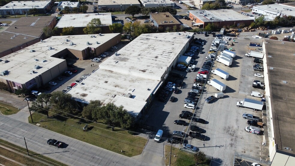 1365 Regal Row, Dallas, TX for sale - Building Photo - Image 2 of 32