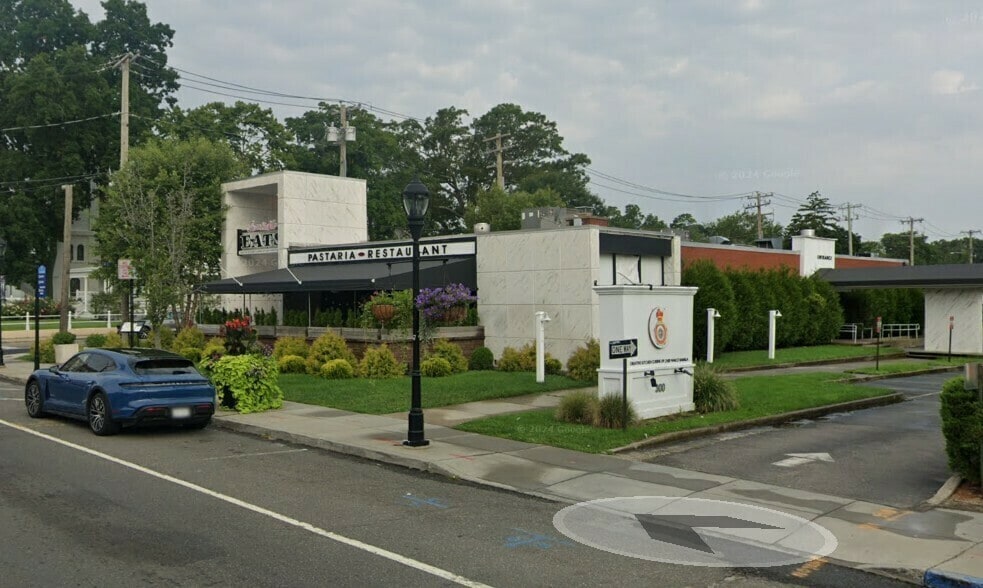 300 E Main St, Riverhead, NY for lease - Building Photo - Image 3 of 11