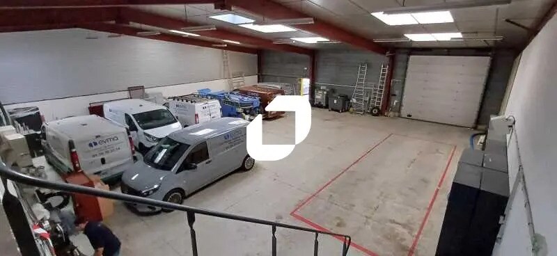 Flex in Ecquevilly for lease - Building Photo - Image 2 of 10