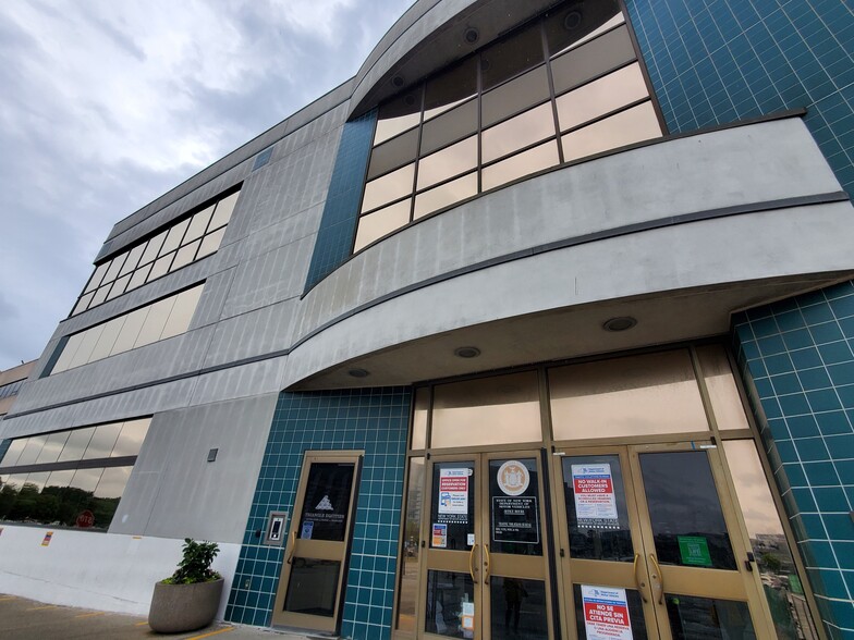 30-56 Whitestone Expy, Flushing, NY for lease - Building Photo - Image 3 of 16