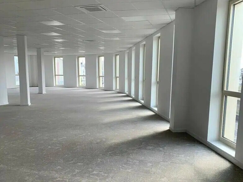 Office in Troyes for lease - Interior Photo - Image 3 of 5