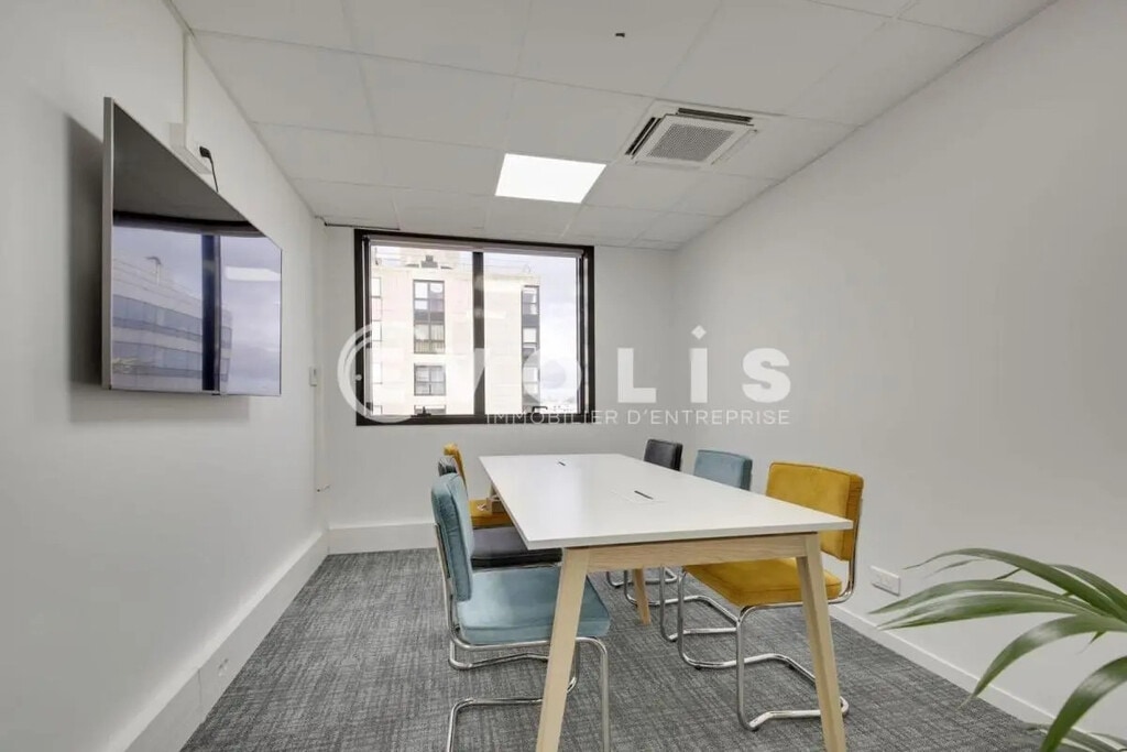 Location Bureaux 227 m² - Photo 1