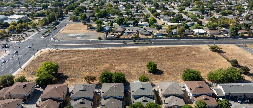 Meadowview & 24th St, Sacramento, CA for sale - Aerial - Image 3 of 11