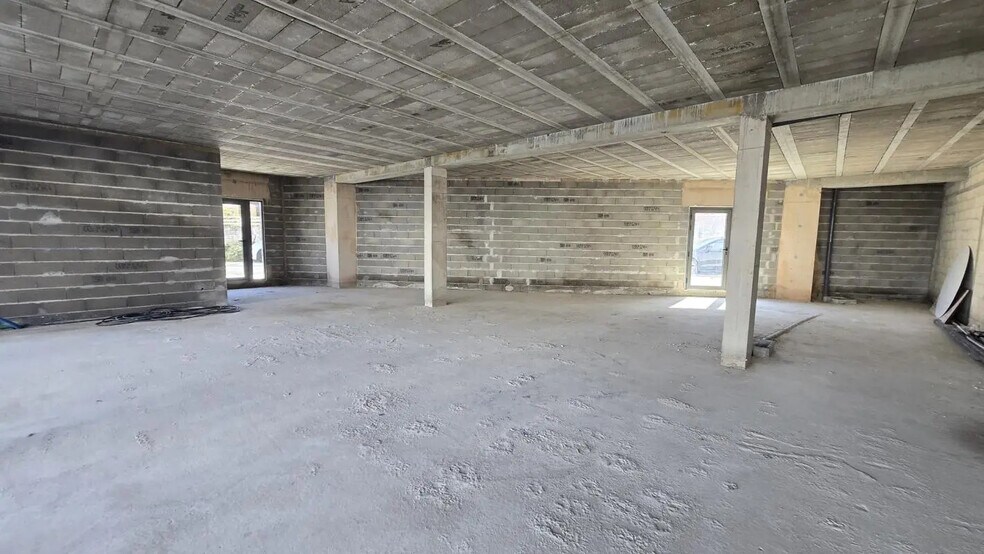 Retail in La Seyne-sur-Mer for lease - Building Photo - Image 2 of 6