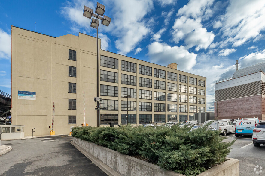 29-76 Northern Blvd, Long Island City, NY for lease - Building Photo - Image 3 of 5