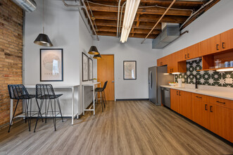 212 W Superior St, Chicago, IL for lease Interior Photo- Image 2 of 7