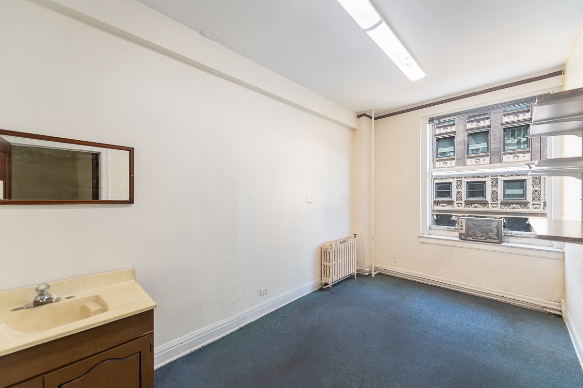 8 S Michigan Ave, Chicago, IL for lease Interior Photo- Image 1 of 3