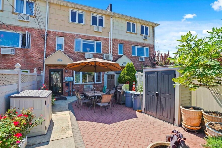 6536 Metropolitan Ave, Middle Village, NY for sale - Building Photo - Image 2 of 22