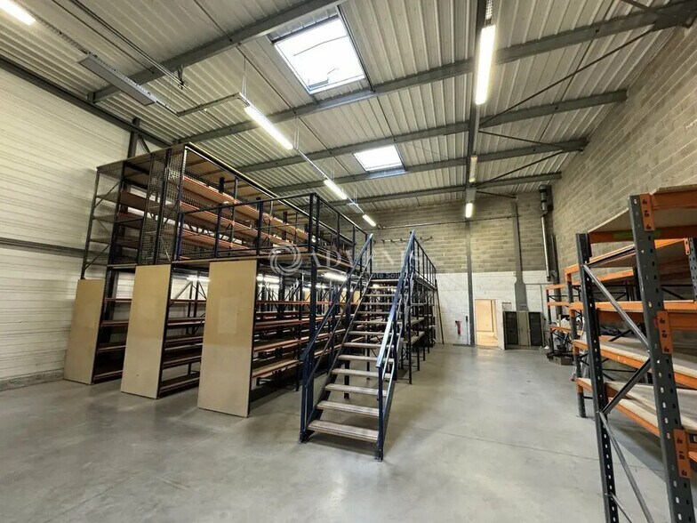 Flex in Ostwald for lease - Interior Photo - Image 3 of 9