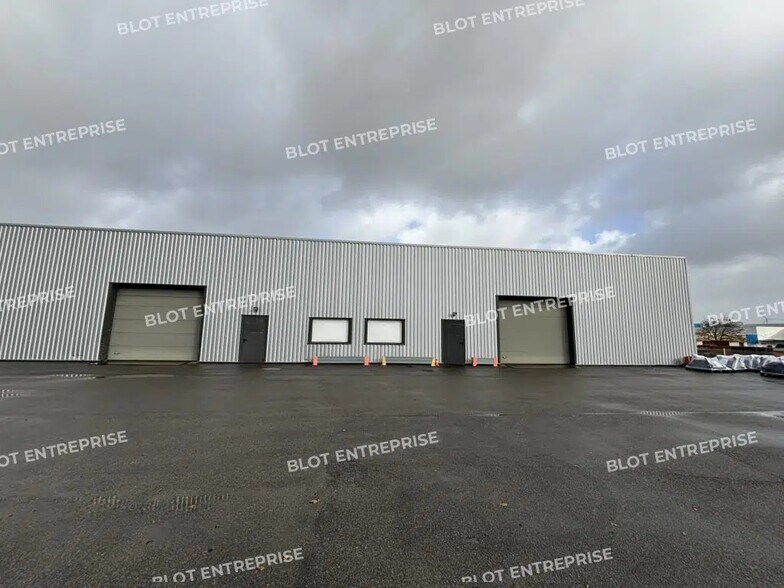 Flex in Pontchâteau for lease - Building Photo - Image 1 of 9