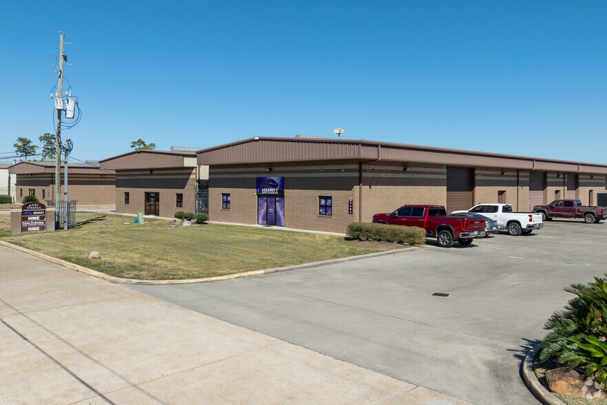 6743 Theall Rd, Houston, TX for lease - Building Photo - Image 3 of 8