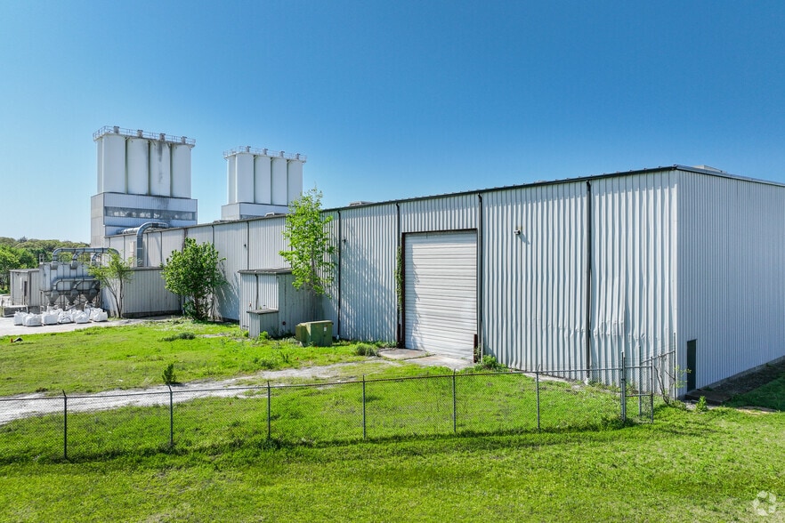 2036 E Henderson Rd, Cleburne, TX for sale - Primary Photo - Image 1 of 1