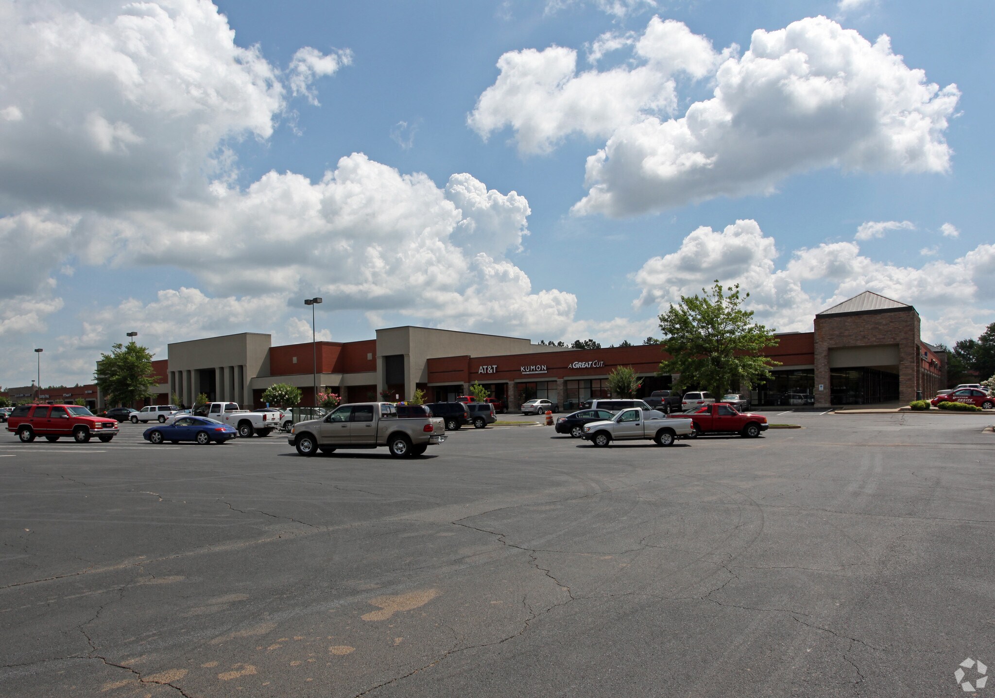 890-942 W Poplar Ave, Collierville, TN for sale Primary Photo- Image 1 of 1