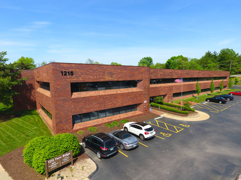 1215 Fern Ridge Pky, Creve Coeur, MO for lease - Building Photo - Image 2 of 7