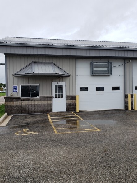 1182 N Perkins St, Appleton, WI for lease - Building Photo - Image 1 of 1