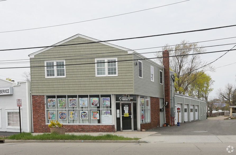 315-319 W Main St, Patchogue, NY for sale - Primary Photo - Image 1 of 1