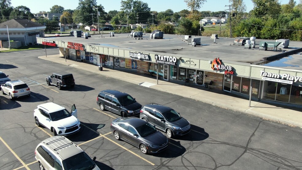 51067-51083 Mound Rd, Shelby Township, MI for lease - Building Photo - Image 2 of 3