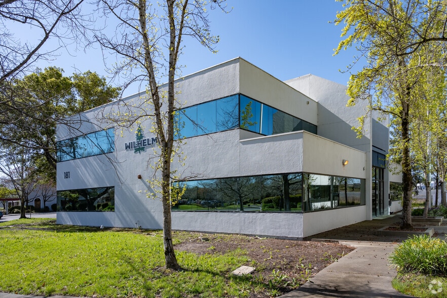 181 Lynch Creek Way, Petaluma, CA for lease - Building Photo - Image 1 of 9