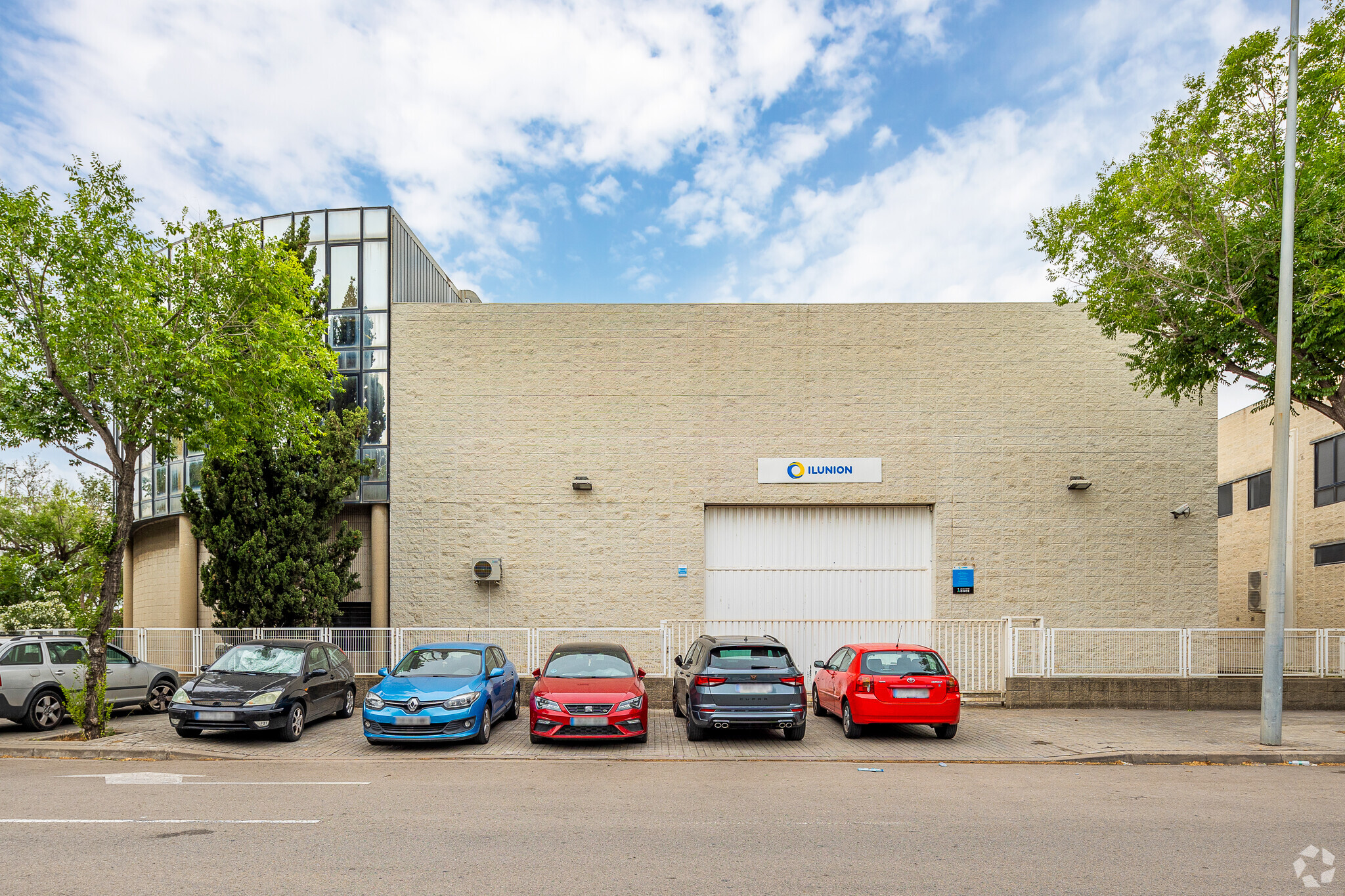 Industrial in L'hospitalet De Llobregat, Barcelona for lease Primary Photo- Image 1 of 3